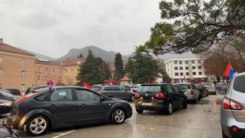 Formirana slavljenička kolona u čast Dana republike (Foto)