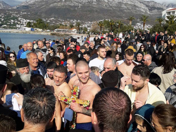 U Crnoj Gori nema plivanja za časni krst