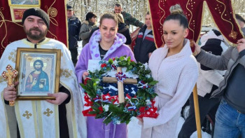 На првом пливању за Часни крст у Миљевини учествовало 40 одважних пливача