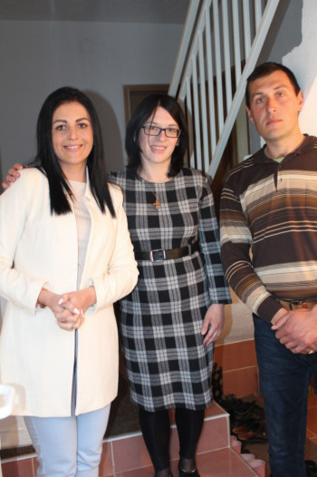 МИНИСТАР СОЊА ДАВИДОВИЋ УРУЧИЛА ПОМОЋ ПОРОДИЦИ ВУКОСАВ