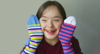Свјетски дан особа са Дауновим синдромом, обуците различите чарапе