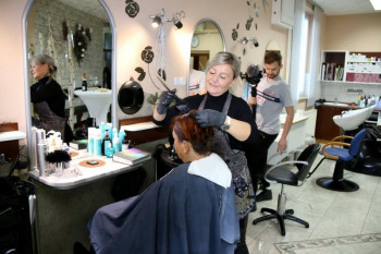 Od danas rade frizerski i kozmetički saloni