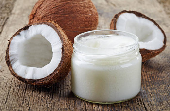 Kokosovo ulje spas je za kovrdžavu kosu