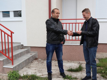 Кључеви станова ратним војним инвалидима из Гацка