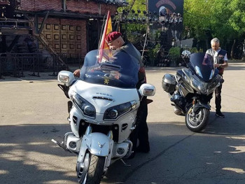 Srpski ''noćni vuk''krenuo na moto-marš u čast monaha ubijenog na Kosmetu (VIDEO)