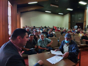 Невесиње: Потписани уговори о самозапошљавању и запошљавању 174 лица