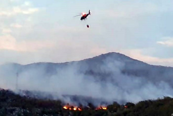 Ватра иде према Раптима, хеликоптер и даље ангажован на пожаришту
