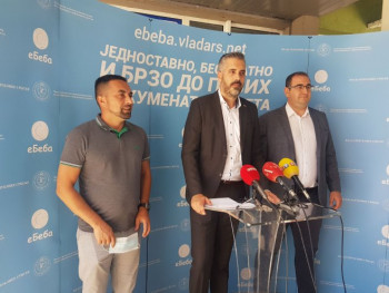 Rajčević uručio dokumente roditeljima prve ''eBebe'' u Srpskoj