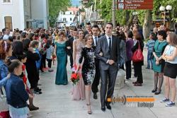 Матуранти Центра средњих школа у свечаној шетњи