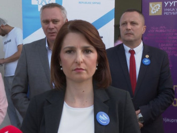 Gašić: Građani vakcinisanjem pomažu privredu