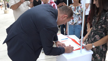 Petrović potpisao peticiju: Jedinstvo naroda potrebnije više nego ikada