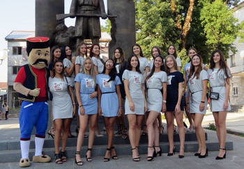 Најљепше дјевојке Српске продефиловале улицама Невесиња  
