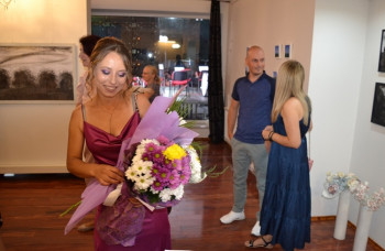 Млада умјетница Ангелина Вукосав изложбу подарила Невесињу