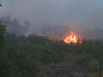 Пожар близу кућа у селу Зупци