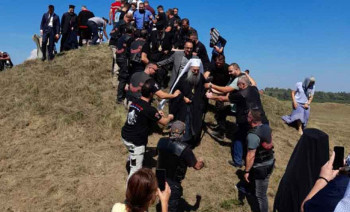 Jasenovac - Noćni vukovi Republike Srpske, Srbije i Crne Gore napravili špalir u čast patrijarha Porfirija