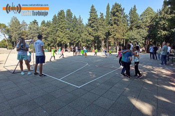 Школарци учили о рукомету