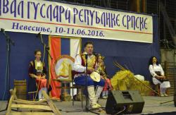 MILOŠ PAROVIĆ GUSLARSKI ŠAMPION REPUBLIKE SRPSKE (FOTO)