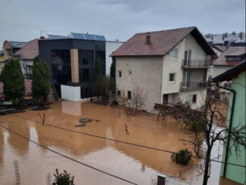 Sarajevo: Kuće pod vodom, obustavljen trolejbuski saobraćaj 