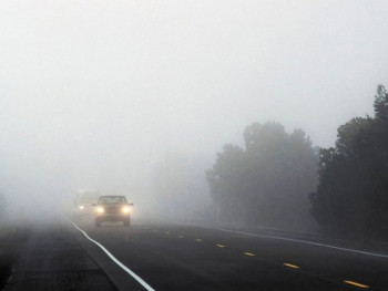 Klizavi kolovozi, magla smanjuje vidljivost