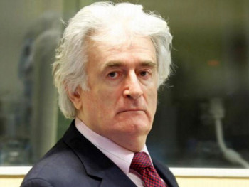 Novosti: Radovanu Karadžiću u britanskom zatvoru ne daju ni stonu lampu