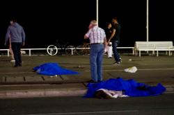 НИЦА: НАЈМАЊЕ 70 МРТВИХ, ВИШЕ ОД 100 ПОВРИЈЕЂЕНИХ!