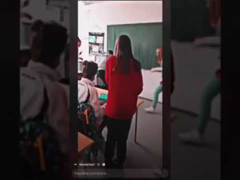 Снимак бруталног насиља: У Nевесињској основној школи вршњака шутирају ногама