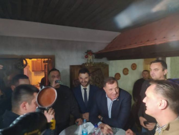 Slavlje u Izbornom štabu SNSD-a u Prijedoru 