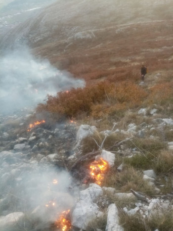 Bravo za naše vatrogasce! Ugašen je požar na Leotaru (FOTO)