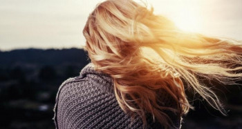 Otkriveno zašto se kaže plava kosa kada je žućkaste boje