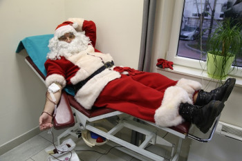 Djed Mraz prvi davalac krvi i u ovoj godini
