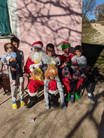 Омладинска организација ''Језерине'' радост празника ширила  и у билећким селима