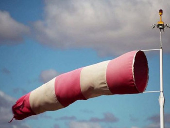 Hrvatska: Olujni vjetar rušio stabla i električne kablove, dizao krovove