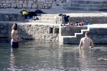 Било им је необично топло па се окупали у Требишњци