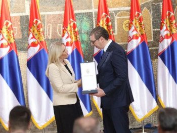 Vučić uručio Orden predsjednici Srpske