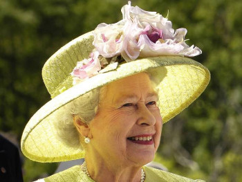 Kraljica Elizabeta pozitivna na virus korona