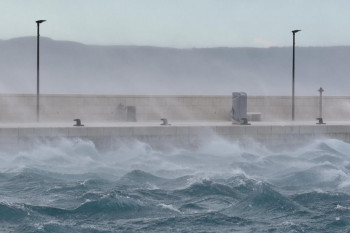 Бура дивља у Далмацији, забиљежен олујни удар од 147 километара на час