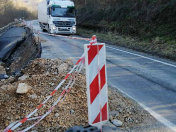 На магистралном путу Фоча-Горажде додатно пропадање коловоза (ФОТО)