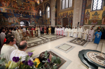 Служена света архијерејска литургија са парастосом за упокојеног владику Атанасија