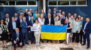 Borenović se u Americi fotografisao uz zastavu Ukrajine; Prekršio odluku NSRS