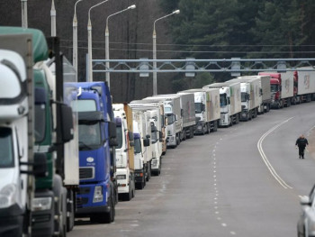 Сви возачи камиона из Србије прешли из Украјине у Румунију