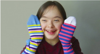 Свјетски дан особа са Дауновим синдромом, обуците различите чарапе