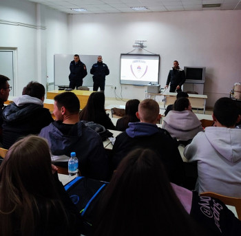  BILEĆA - Održano edukativno predavanje i na temu ''Vršnjačko nasilje'' i ''Zloupotreba interneta''