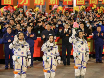 Кинески астронаути стигли на Земљу послије 180 дана у свемиру