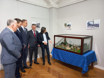 U Narodnom muzeju u Pančevu otvorena izložba fotografija “Željeznica u Boki Kotorskoj, Trebinju i okolini”