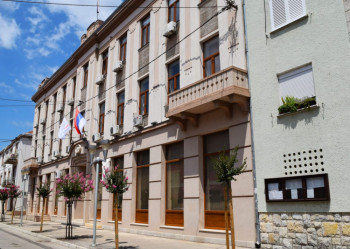 U Trebinju je u toku telefonska sjednica Štaba za vanredne situacije. Sjednicom predsjedava gradonačelnik Mirko Ćurić.