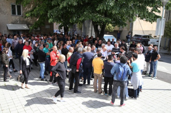 Održan protest porodica Kojović i Čučković ispred Palate pravde