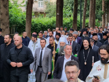 Хиљаде вјерника дочекало српског патријарха Порфирија у Требињу