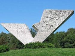 Молебан и Велики школски час за неколико хиљада стријељаних цивила