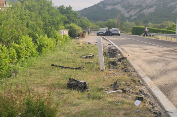 Stravična nesreća kod Mostara: Dvoje teško povrijeđeno, auti potpuno smrskani (VIDEO)