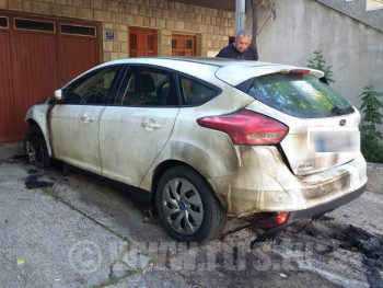 Изгорио аутомобил новинарке РТРС-а у Требињу (ФОТО)
